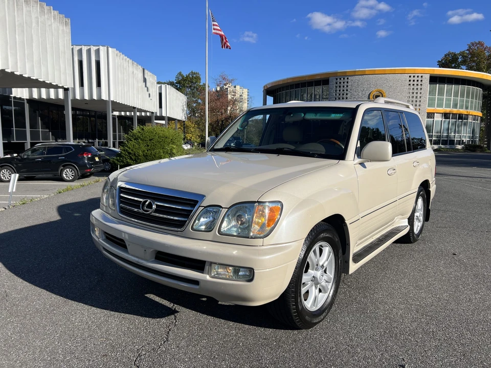2005 Lexus LX 2nd Gen - Image 16 of 31