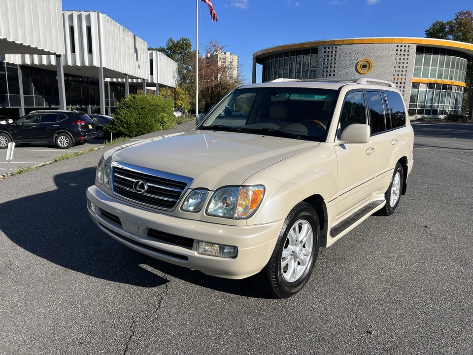 2005 Lexus LX 2nd Gen - Image 15 of 31