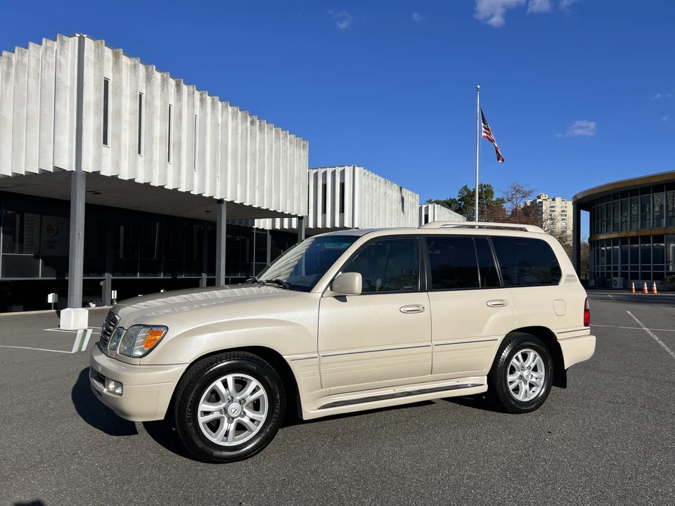 2005 Lexus LX 2nd Gen - Image 13 of 31