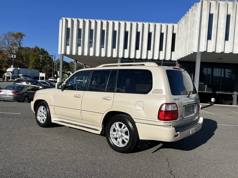 2005 Lexus LX 2nd Gen - Image 10 of 31