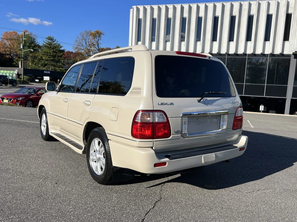 2005 Lexus LX 2nd Gen - Image 9 of 31