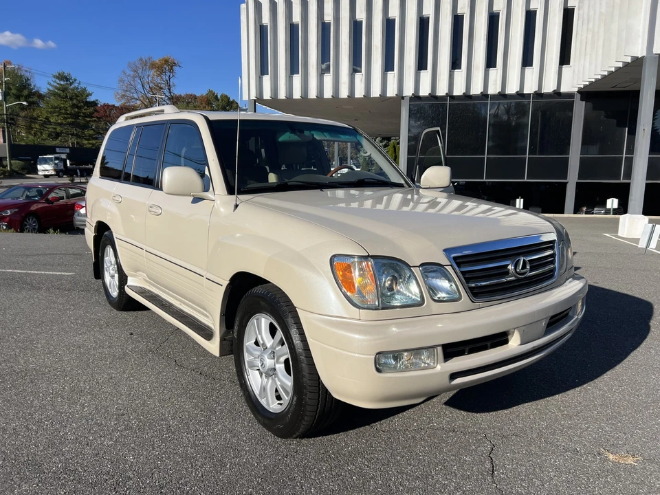 2005 Lexus LX 2nd Gen - Image 2 of 31