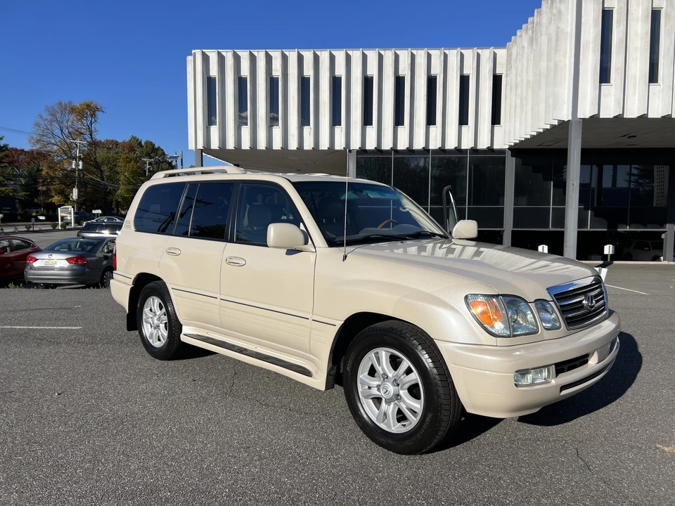2005 Lexus LX 2nd Gen - Image 3 of 31