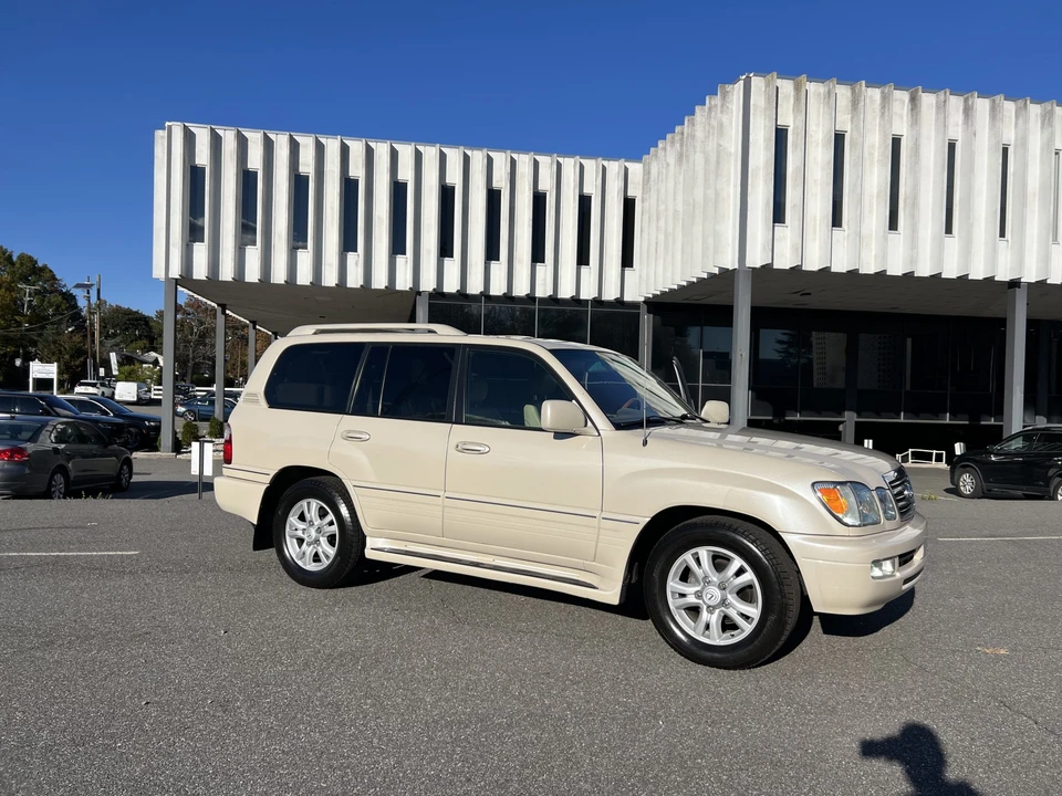 2005 Lexus LX 2nd Gen - Image 4 of 31