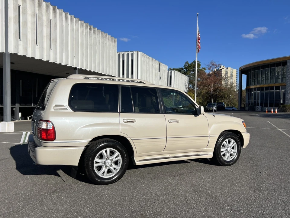 2005 Lexus LX 2nd Gen - Image 6 of 31
