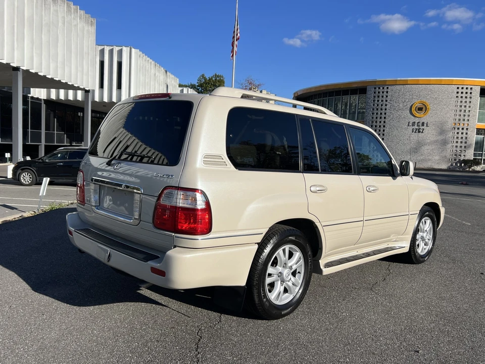2005 Lexus LX 2nd Gen - Image 7 of 31