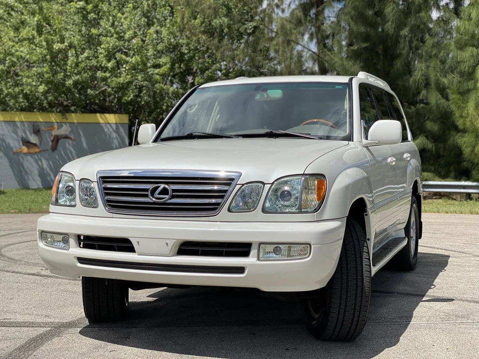 2005 Lexus LX 2nd Gen - Image 8 of 31