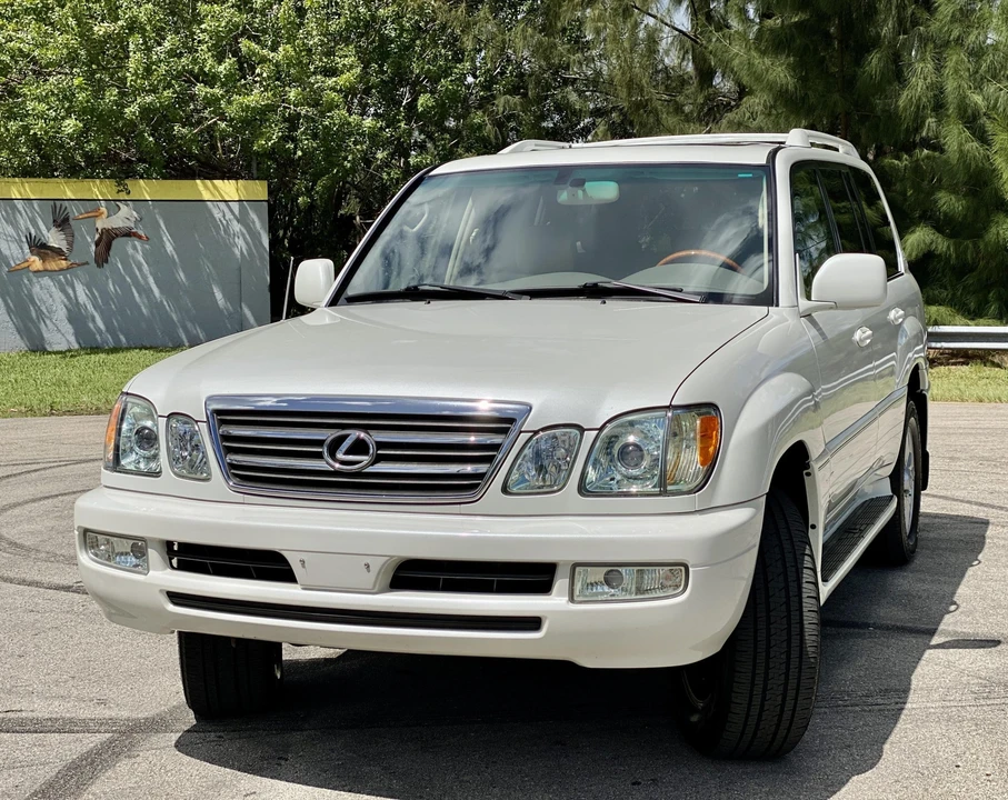 2005 Lexus LX 2nd Gen - Image 9 of 31