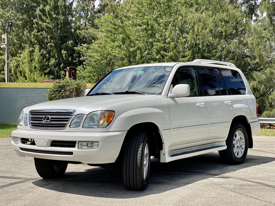 2005 Lexus LX 2nd Gen - Image 10 of 31