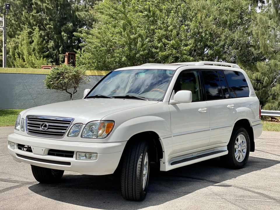 2005 Lexus LX 2nd Gen - Image 11 of 31