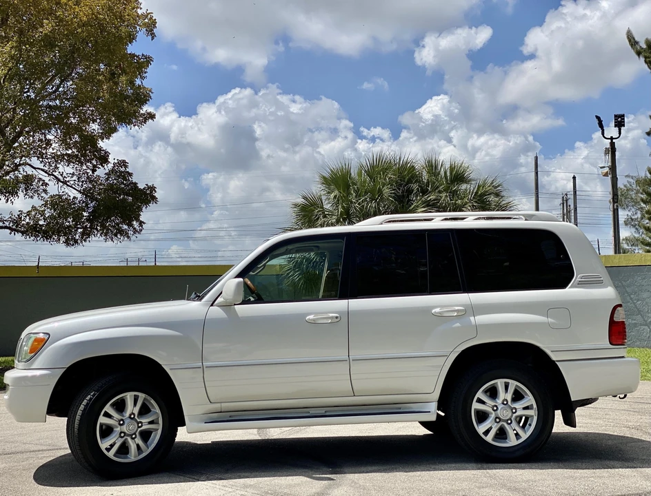2005 Lexus LX 2nd Gen - Image 12 of 31