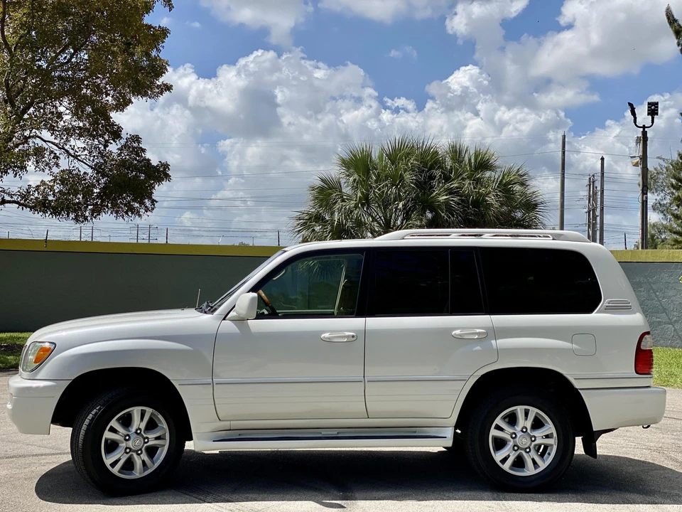 2005 Lexus LX 2nd Gen - Image 13 of 31
