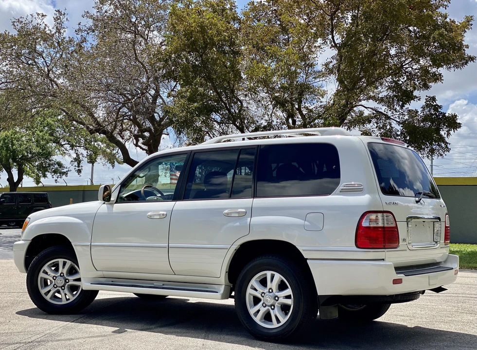 2005 Lexus LX 2nd Gen - Image 14 of 31