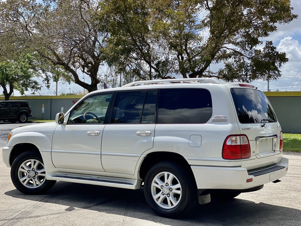 2005 Lexus LX 2nd Gen - Image 15 of 31