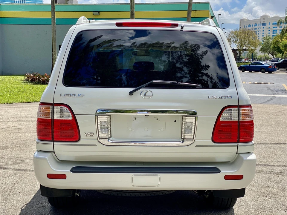 2005 Lexus LX 2nd Gen - Image 21 of 31