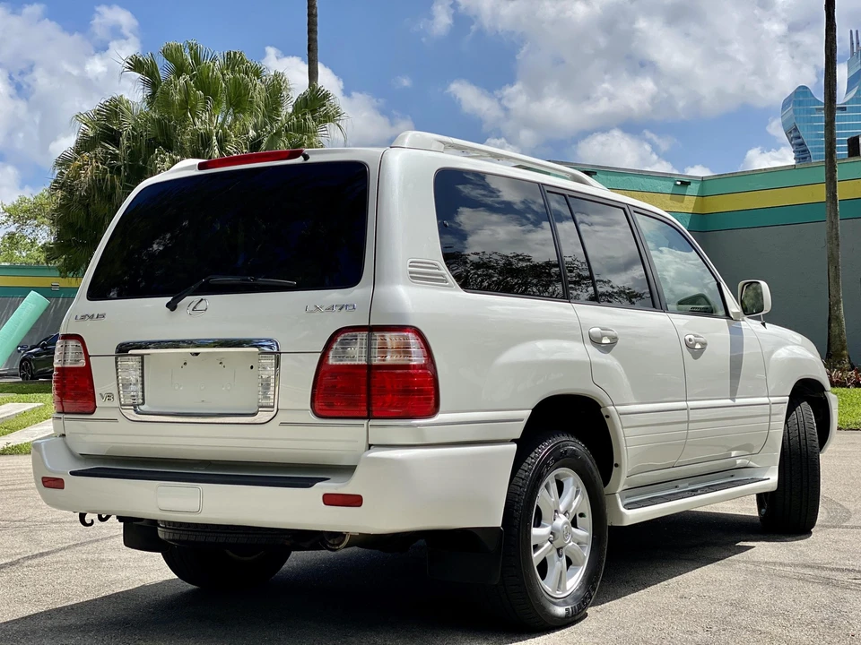 2005 Lexus LX 2nd Gen - Image 22 of 31
