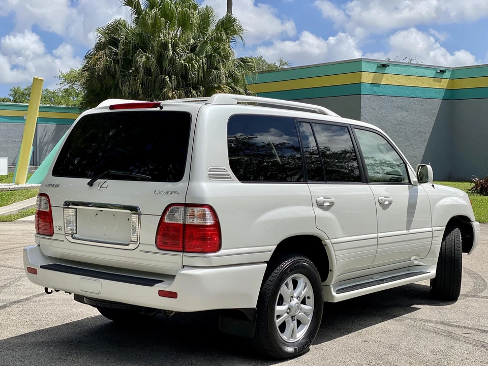 2005 Lexus LX 2nd Gen - Image 23 of 31