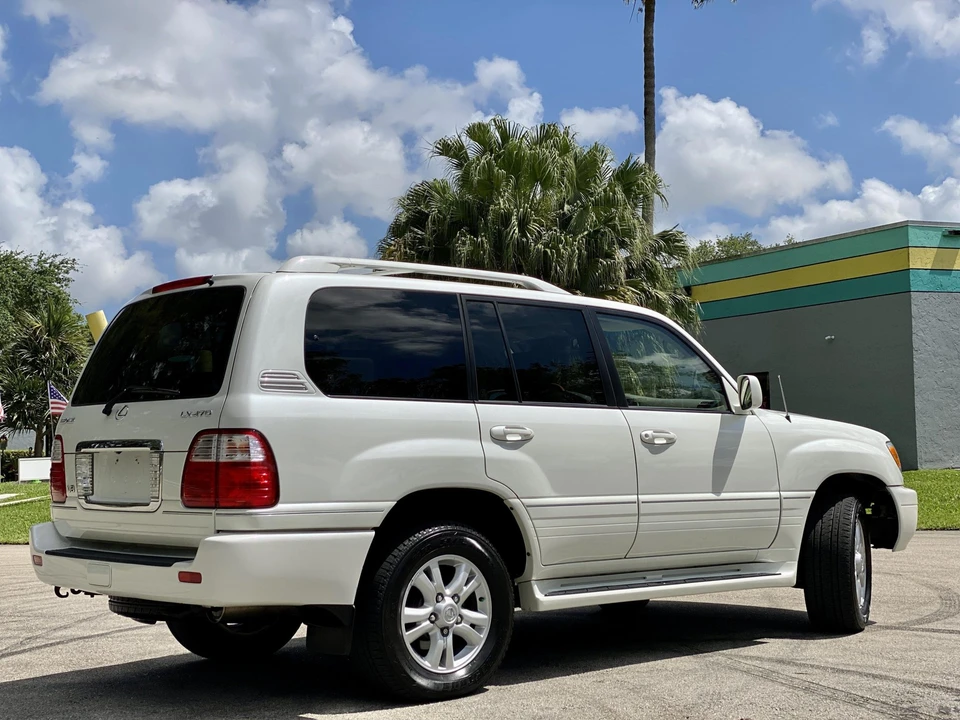2005 Lexus LX 2nd Gen - Image 24 of 31