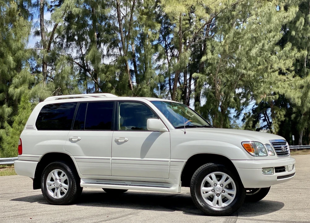 2005 Lexus LX 2nd Gen - Image 27 of 31