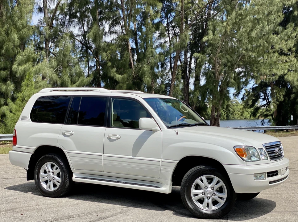 2005 Lexus LX 2nd Gen - Image 28 of 31