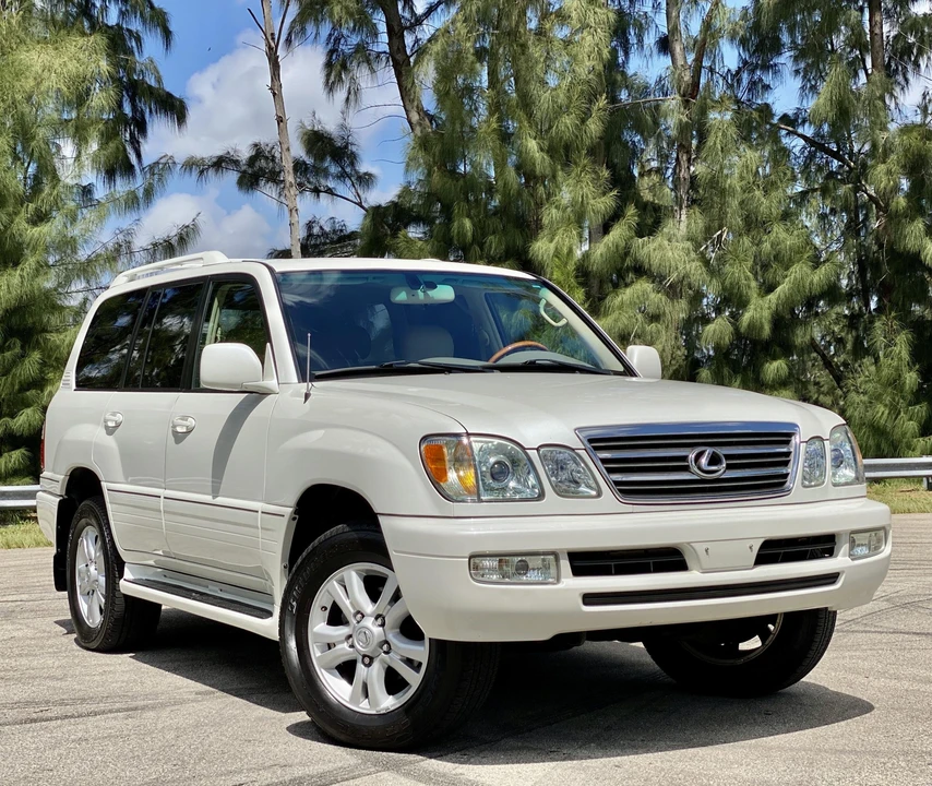 2005 Lexus LX 2nd Gen - Image 2 of 31