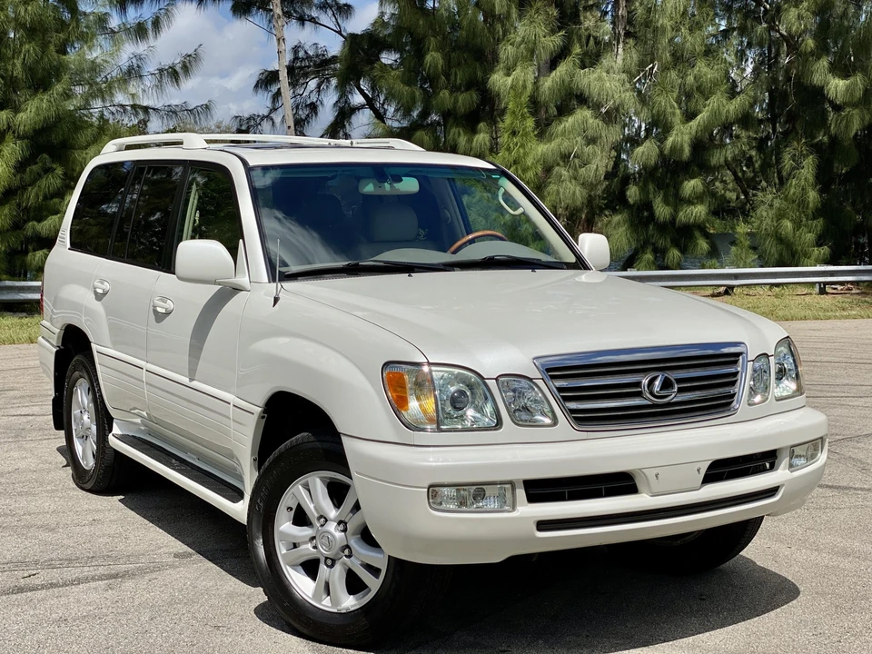 2005 Lexus LX 2nd Gen - Image 3 of 31