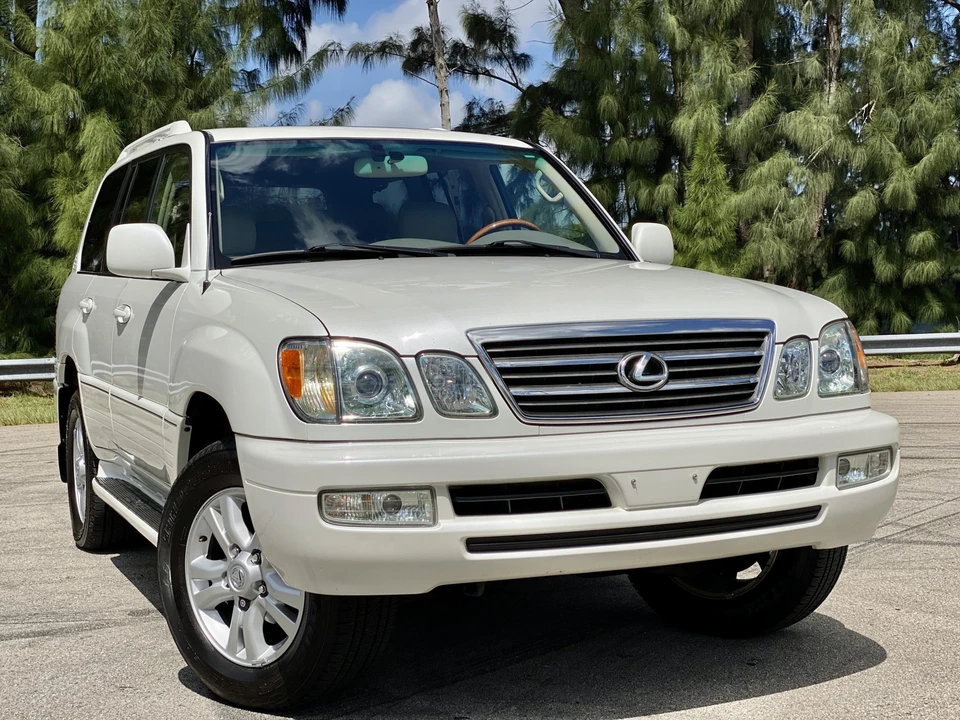 2005 Lexus LX 2nd Gen - Image 4 of 31