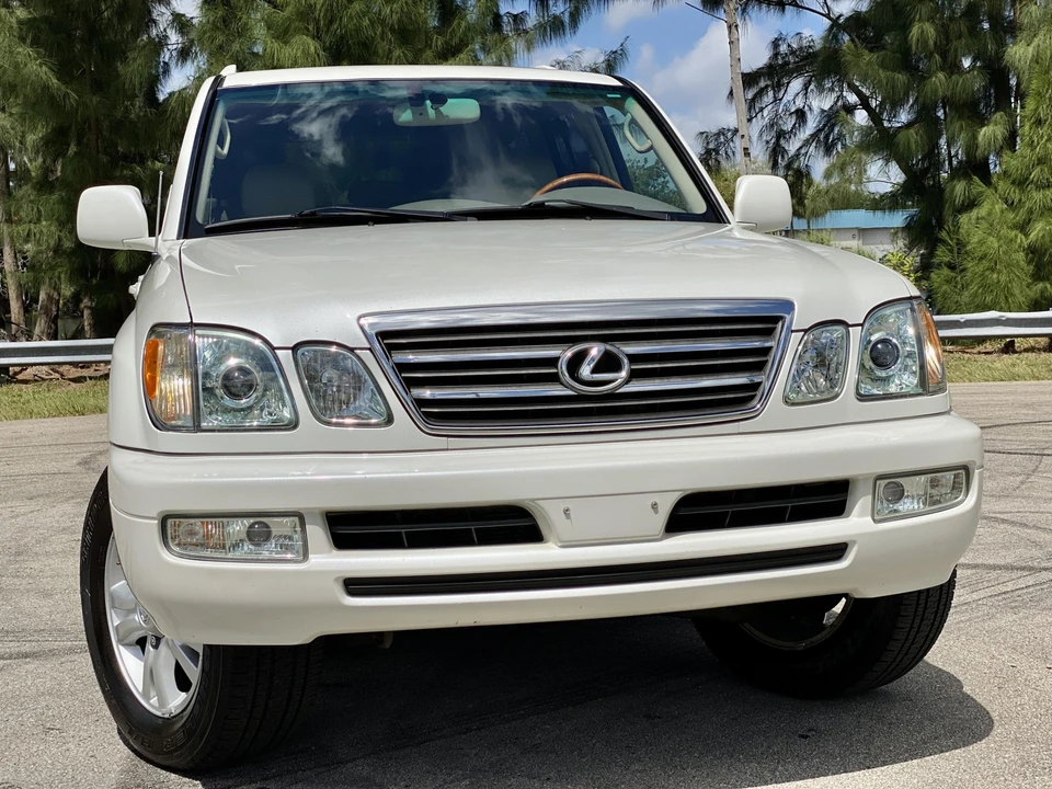 2005 Lexus LX 2nd Gen - Image 5 of 31