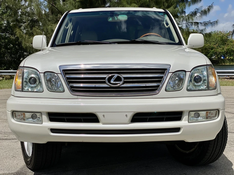 2005 Lexus LX 2nd Gen - Image 6 of 31