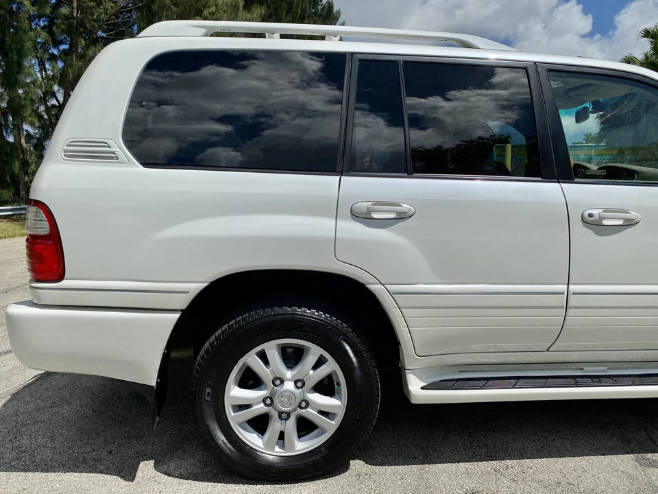 2005 Lexus LX 2nd Gen - Image 30 of 31