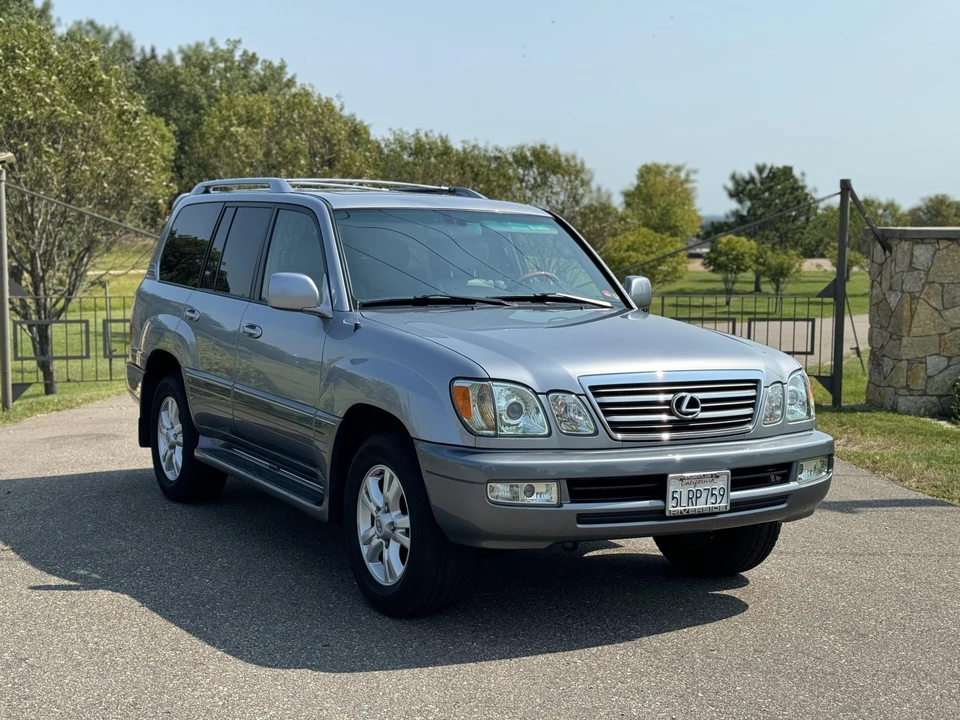 2005 Lexus LX 2nd Gen - Image 10 of 31