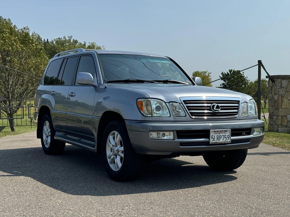 2005 Lexus LX 2nd Gen - Image 12 of 31
