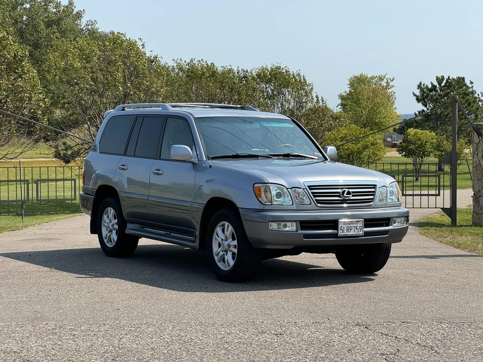 2005 Lexus LX 2nd Gen - Image 15 of 31