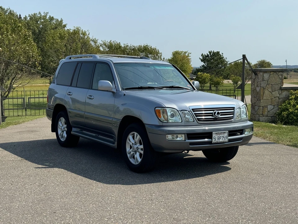 2005 Lexus LX 2nd Gen - Image 16 of 31