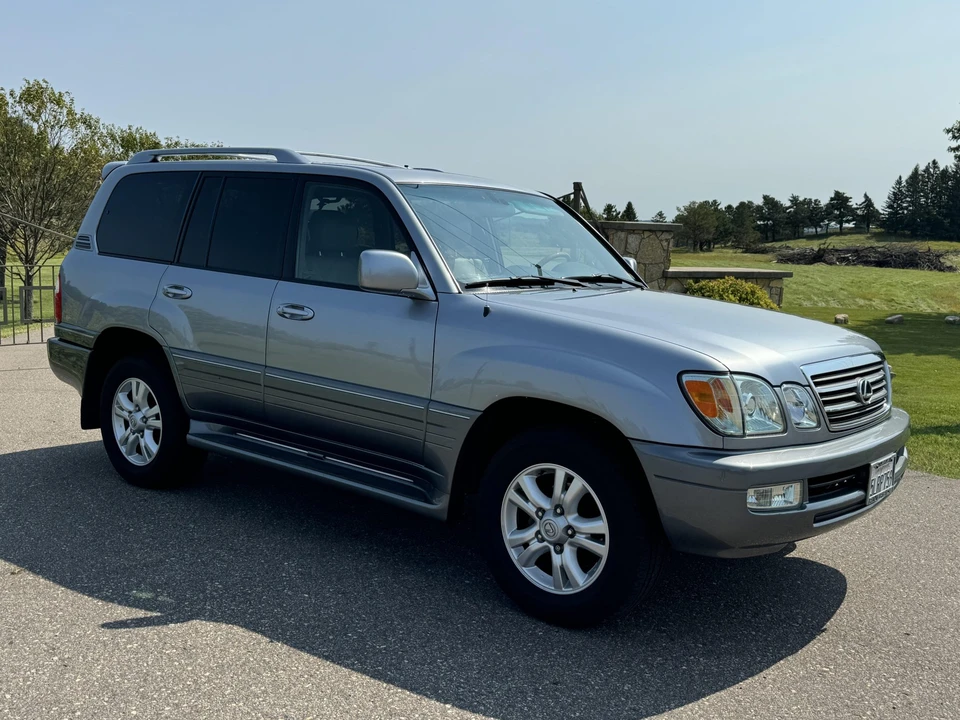 2005 Lexus LX 2nd Gen - Image 24 of 31
