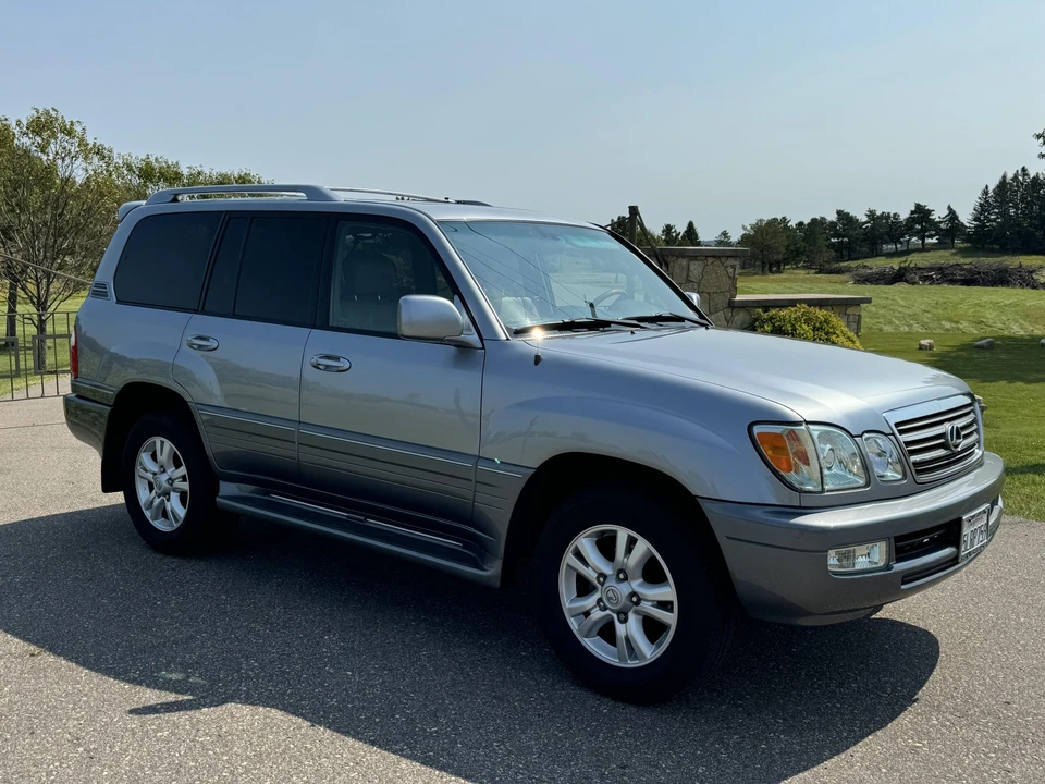 2005 Lexus LX 2nd Gen - Image 25 of 31