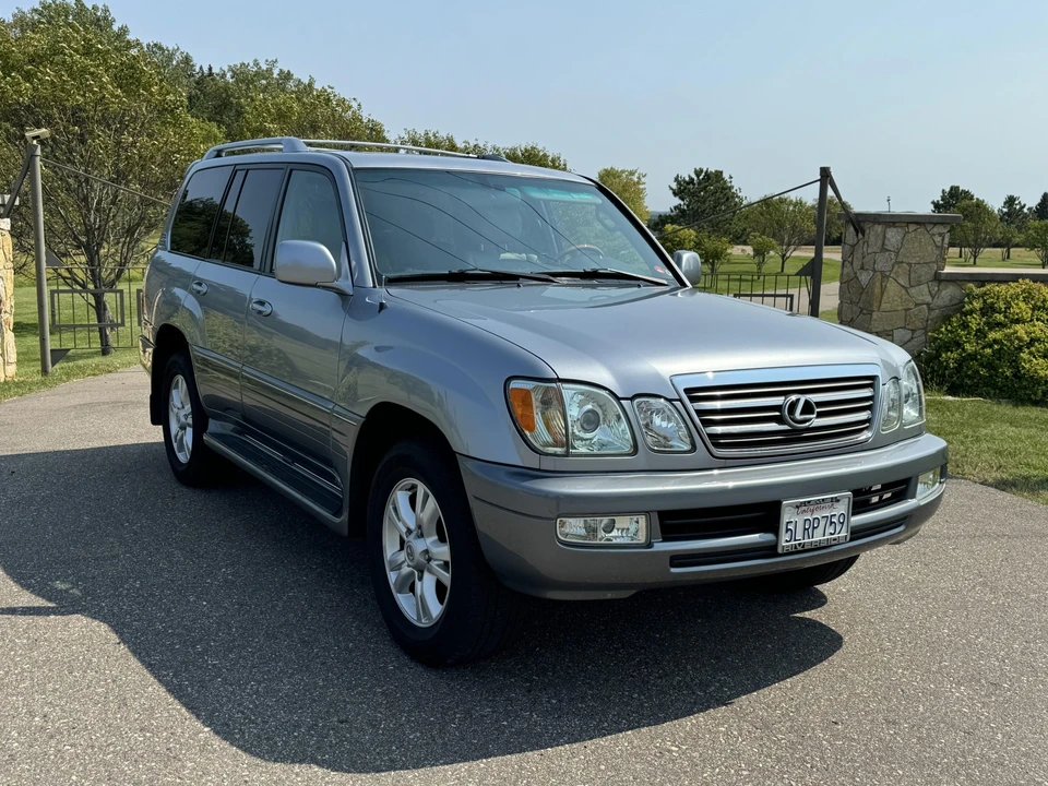 2005 Lexus LX 2nd Gen - Image 19 of 31
