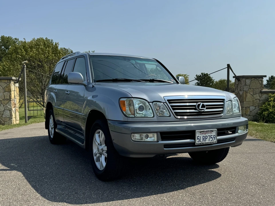 2005 Lexus LX 2nd Gen - Image 9 of 31