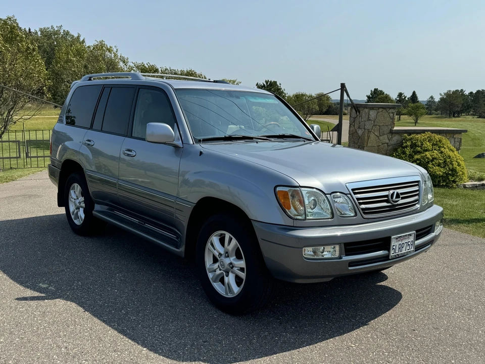 2005 Lexus LX 2nd Gen - Image 23 of 31