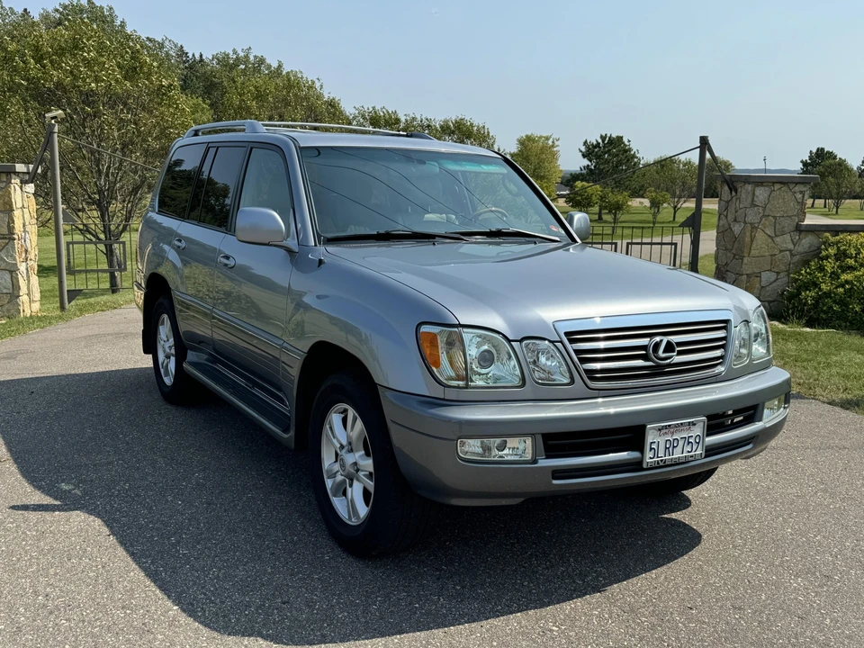 2005 Lexus LX 2nd Gen - Image 21 of 31