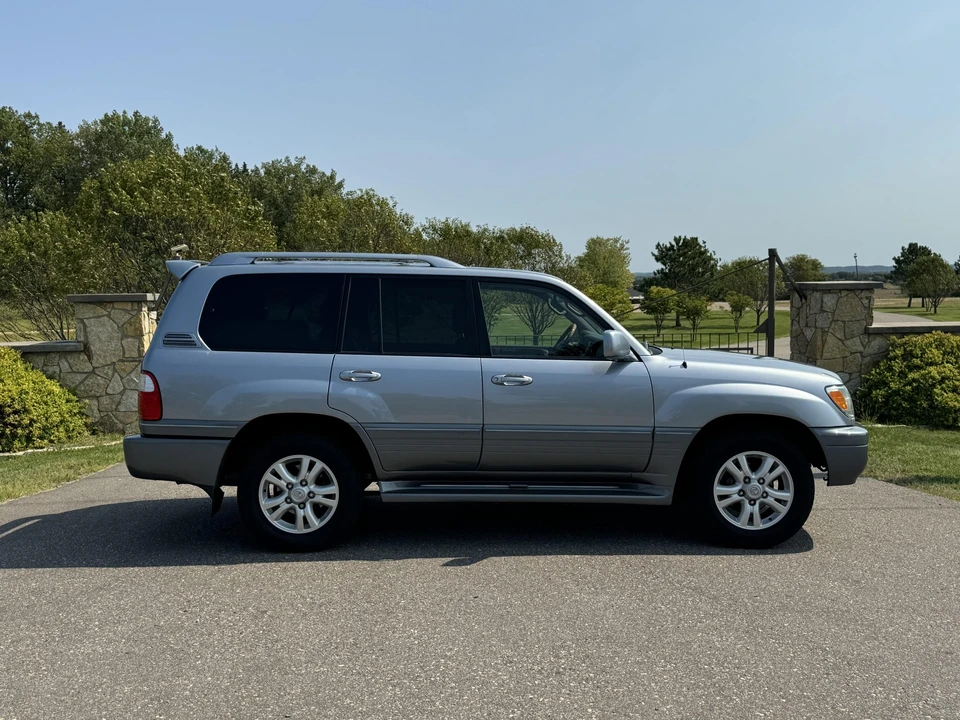 2005 Lexus LX 2nd Gen - Image 30 of 31