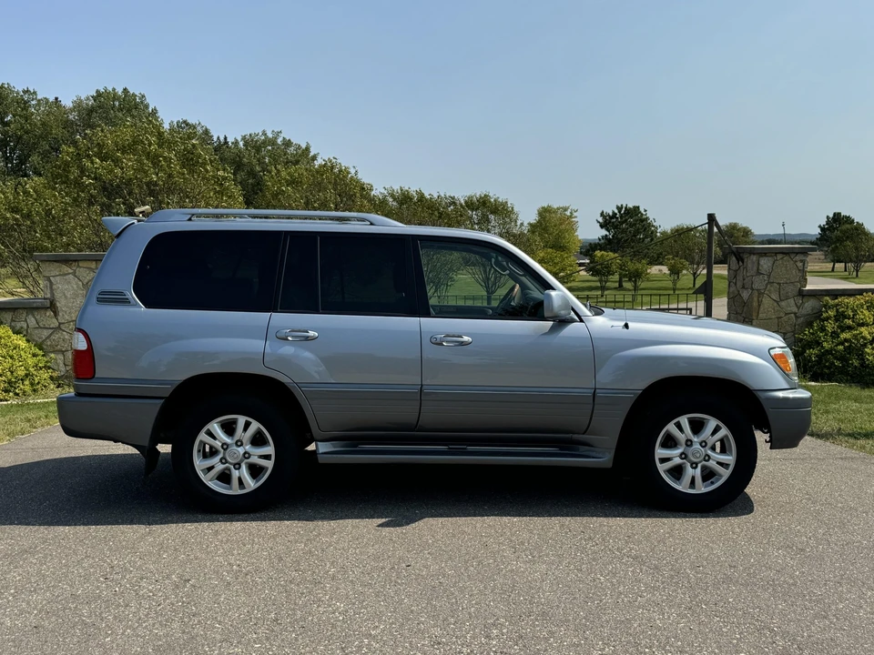 2005 Lexus LX 2nd Gen - Image 29 of 31