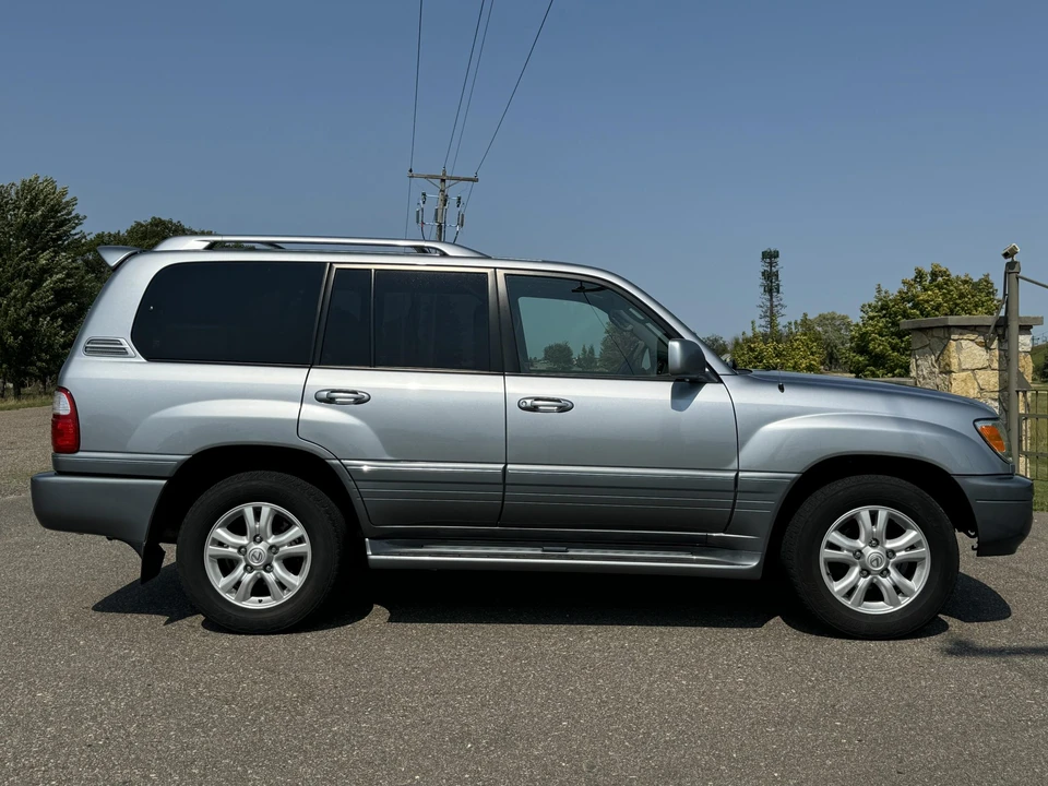 2005 Lexus LX 2nd Gen - Image 31 of 31