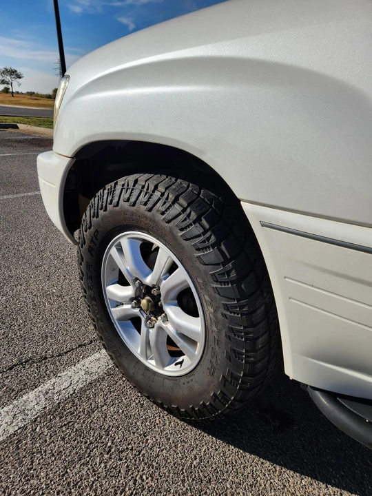 2005 Lexus LX 2nd Gen - Image 27 of 31