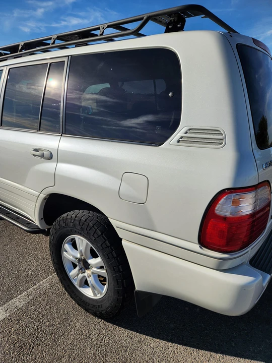 2005 Lexus LX 2nd Gen - Image 14 of 31