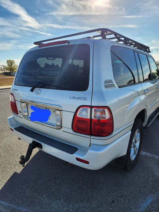 2005 Lexus LX 2nd Gen - Image 17 of 31