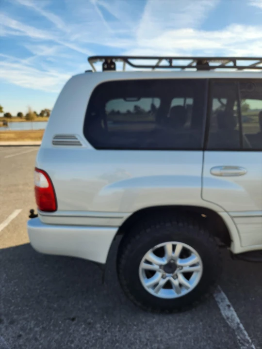 2005 Lexus LX 2nd Gen - Image 18 of 31