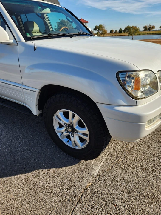2005 Lexus LX 2nd Gen - Image 21 of 31