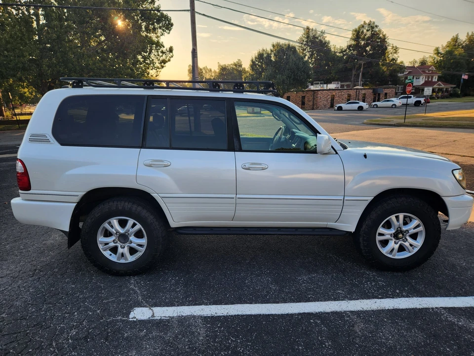 2005 Lexus LX 2nd Gen - Image 6 of 31