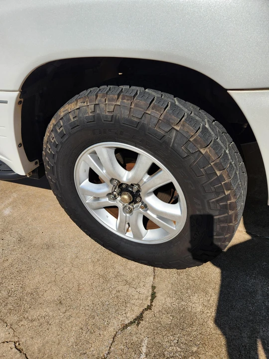 2005 Lexus LX 2nd Gen - Image 28 of 31